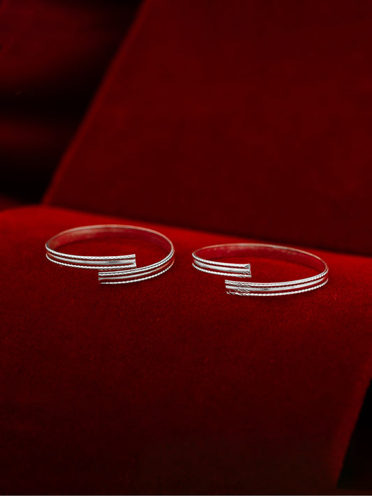 Aadita Silver Toned Textured Spiral Toe Rings