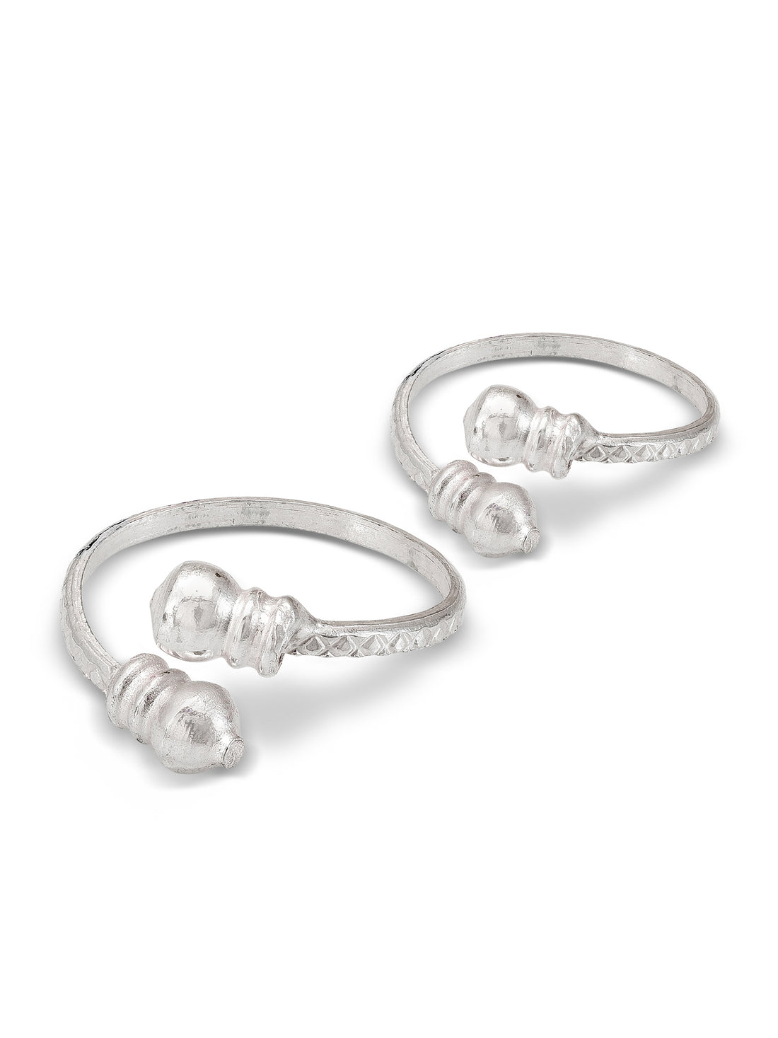 Silver Toned Damru Motif Patterned Toe Rings