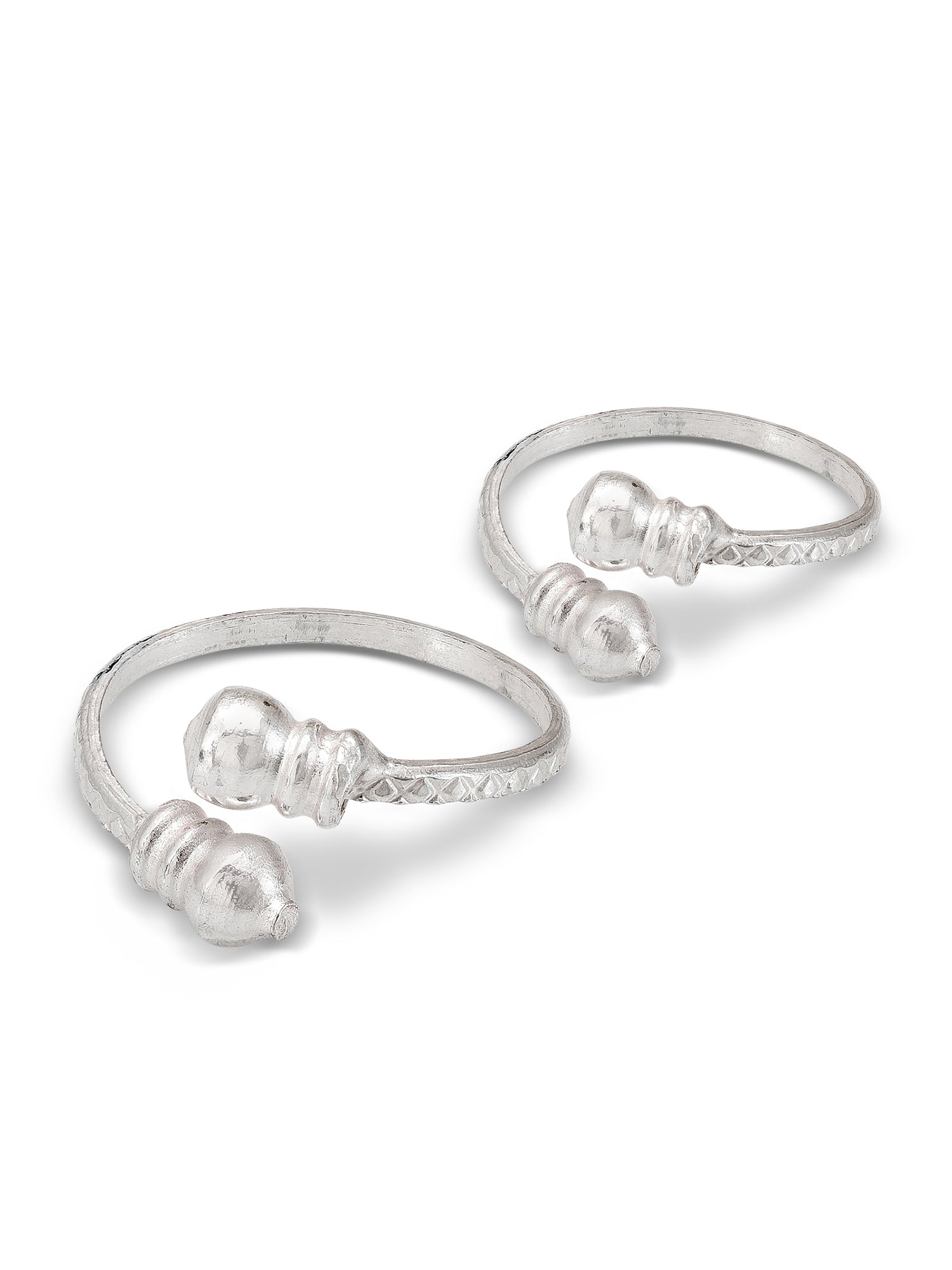 Aadita Silver Toned Damru Motif Patterned Toe Rings