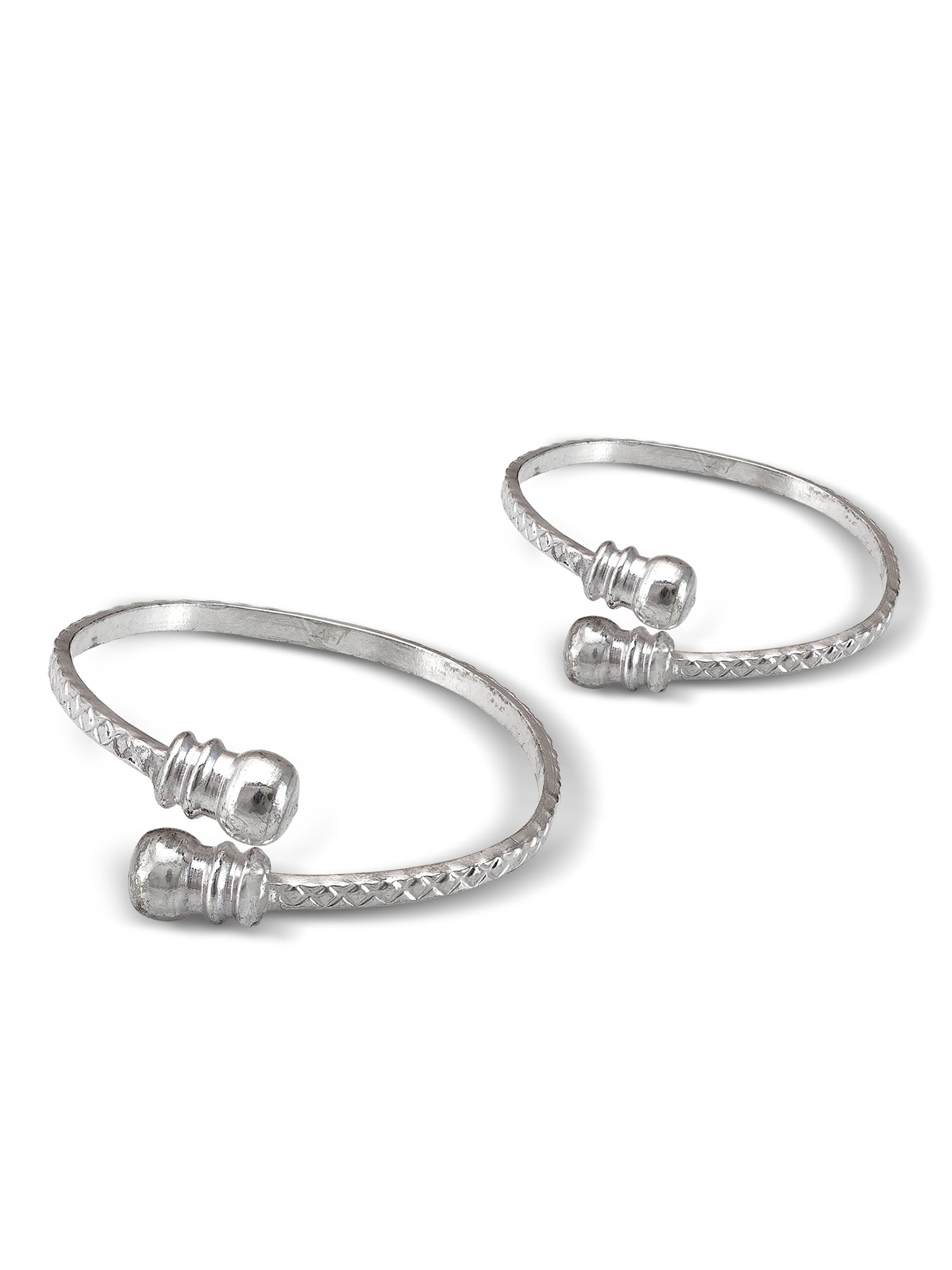 Aadita Silver Toned Etched Pattern Adjustable Toe Rings