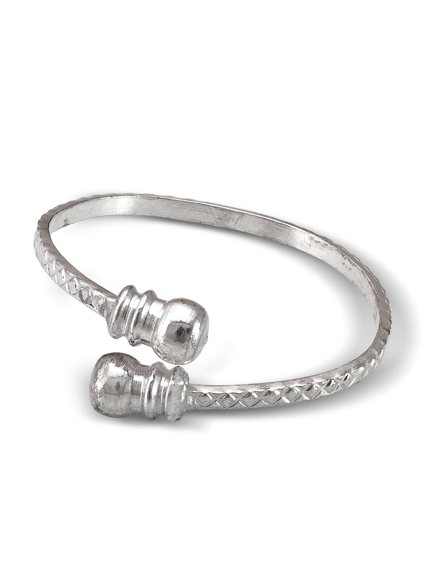 Aadita Silver Toned Etched Pattern Adjustable Toe Rings