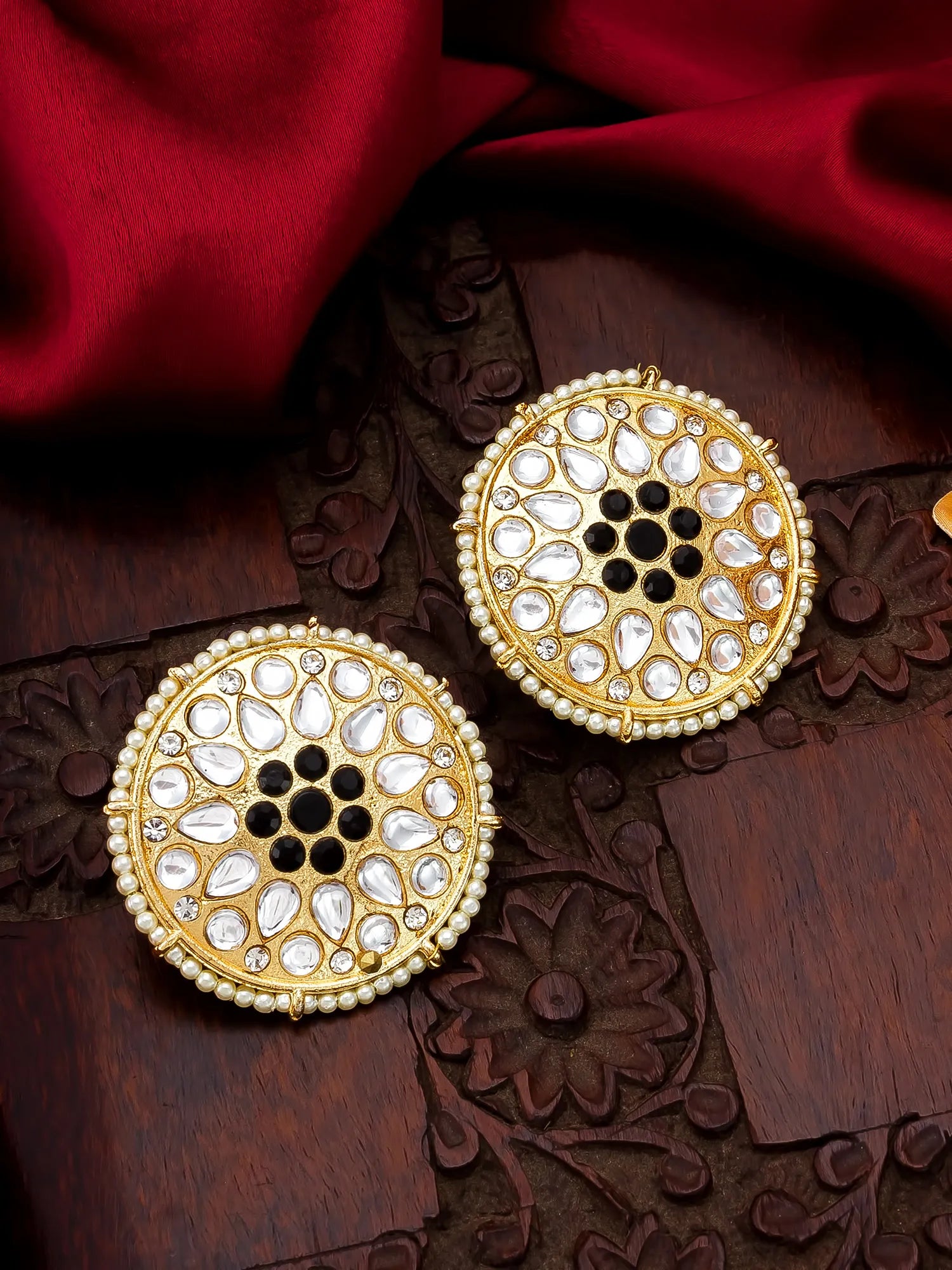 Kundan Round Floral Black Stone Stud Earrings