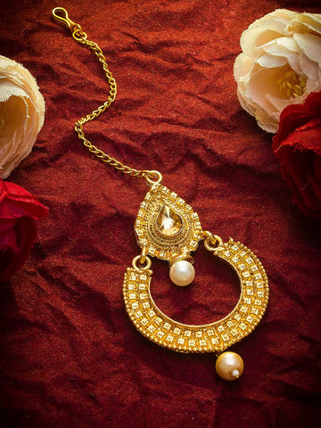 Gold necklace with a pearl pendant on a red fabric background