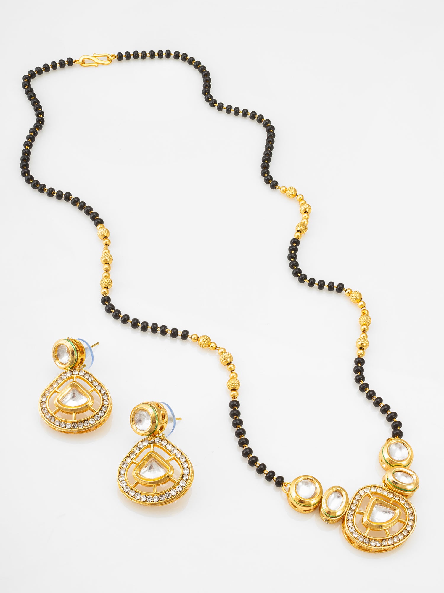 Aadita Kundan Shield Mangalsutra Set