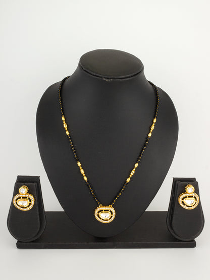 Aadita Horizontal Oval Kundan Mangalsutra Set