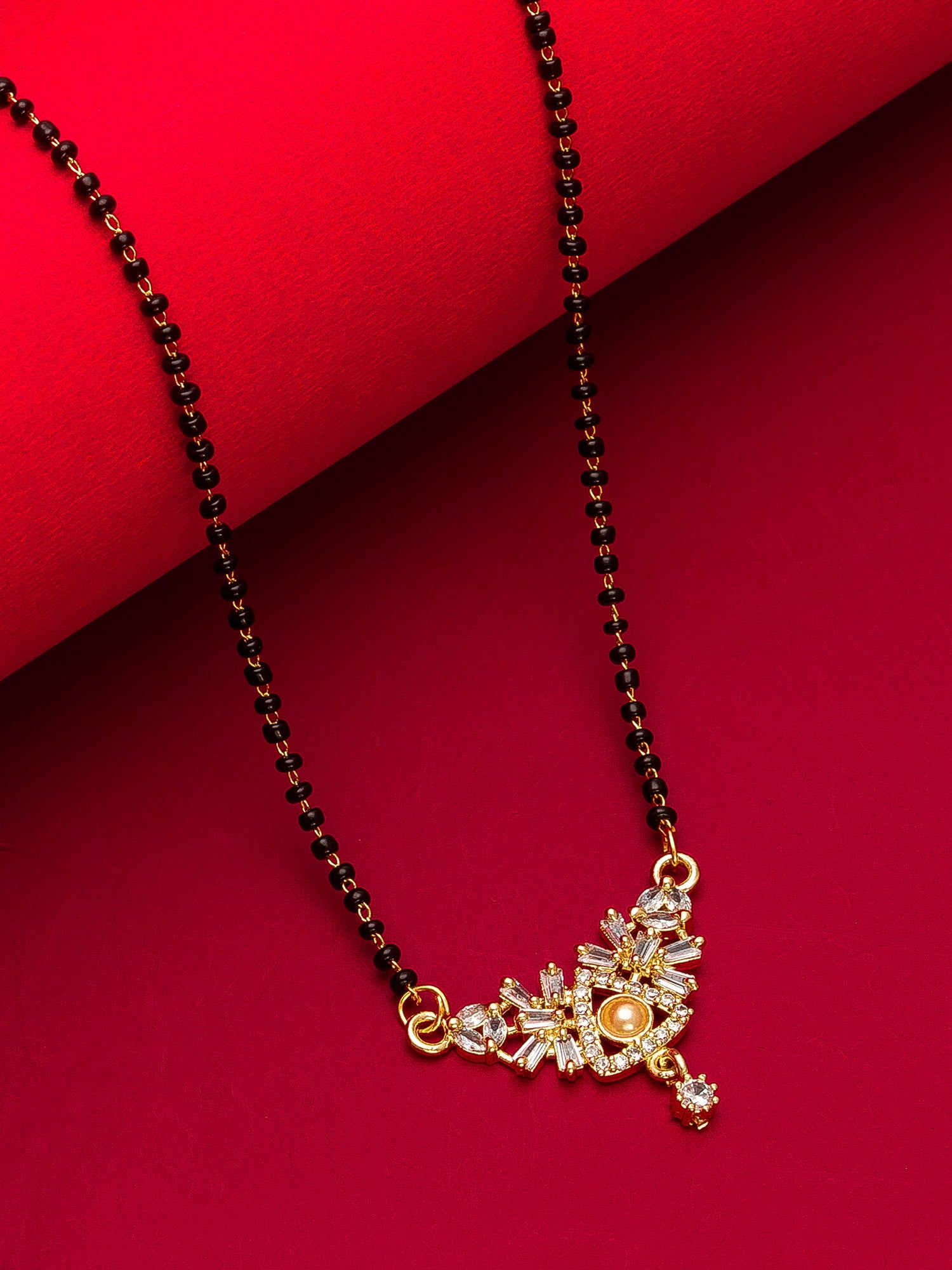 Aadita Geometric Triangle Mangalsutra