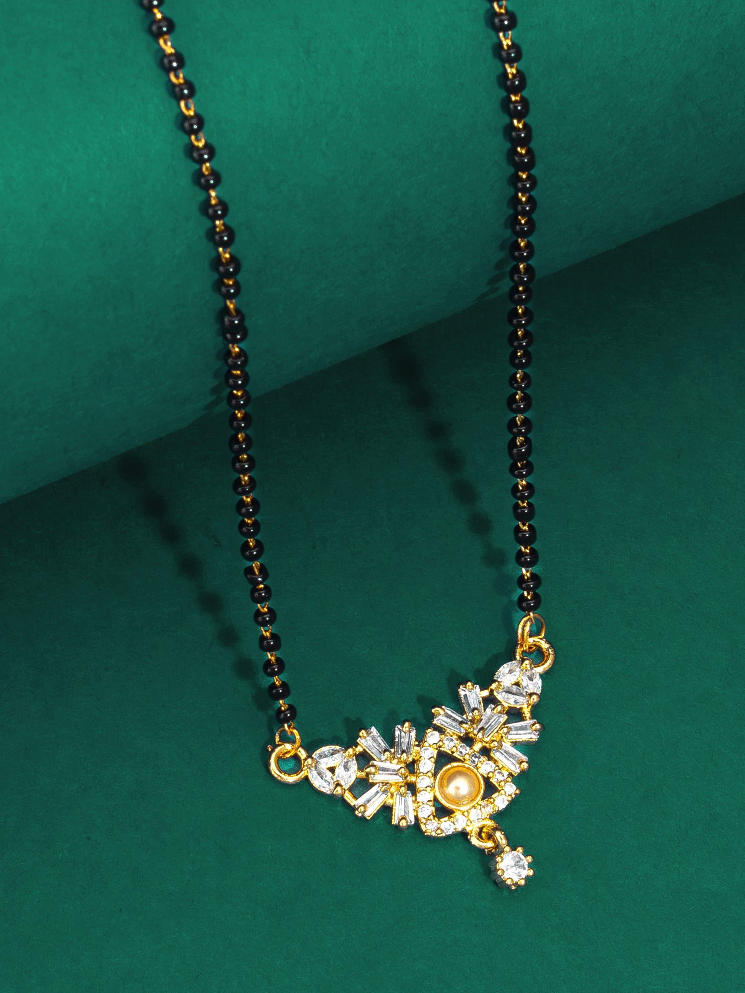 Aadita Geometric Triangle Mangalsutra