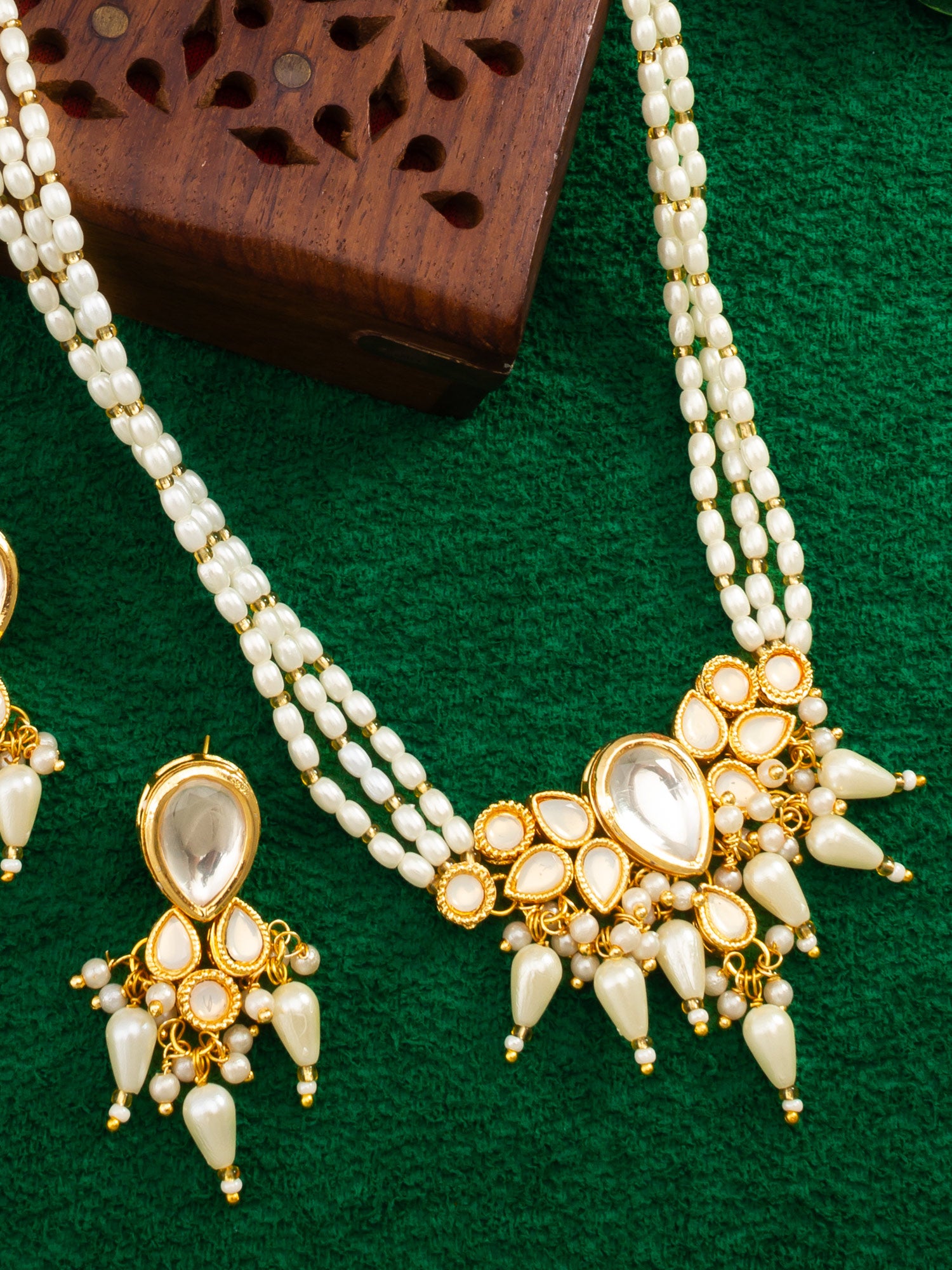 Aadita White Beaded Traditional Kundan Necklace Set