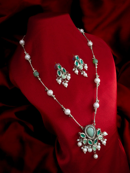 Aadita Silver Plated Green & White Beaded Kundan Pearl Necklace Set